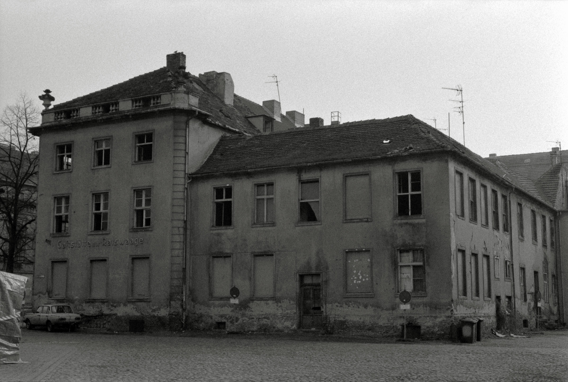 AHP F1993 03 004 sc240902 img07 NLP